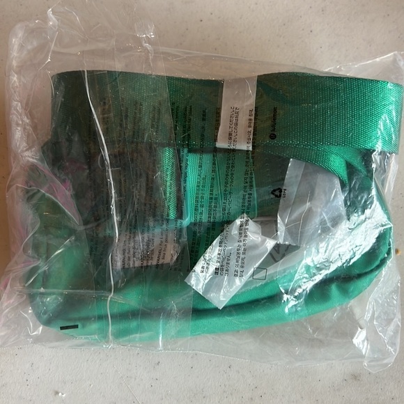NIP Lululemon RARE Emerald Ice Belt Bag - Picture 2 of 2